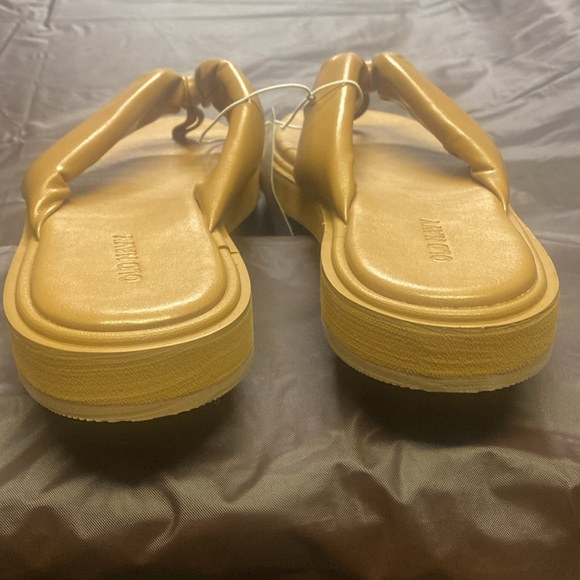 Old navy platform sandals. BNWT women’s size 7 tan. - Picture 3 of 5